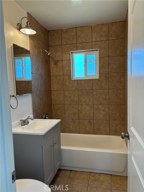 Detail Gallery Image 9 of 12 For 11904 Painter Ave, Whittier,  CA 90605 - 8 Beds | 4 Baths