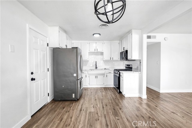 9213 Jacaranda Avenue, California City CA: https://media.crmls.org/medias/e9ef2a3f-6b8e-447c-b81f-d276aa67ce99.jpg