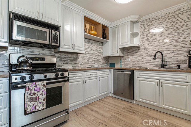 Detail Gallery Image 11 of 39 For 4805 4805 Lowell, La Crescenta,  CA 91214 - 3 Beds | 2 Baths