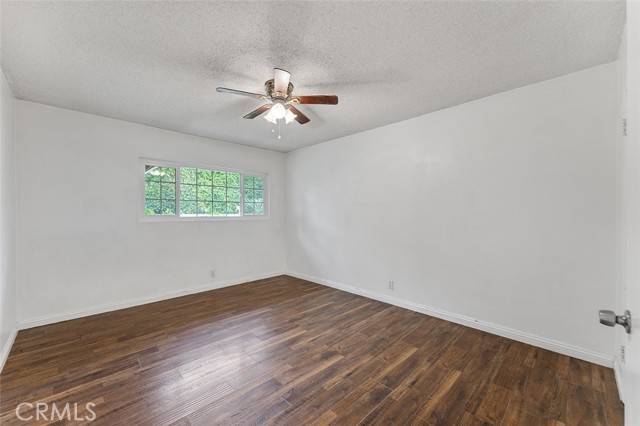 1073 E Knollcrest Drive, Covina CA: https://media.crmls.org/medias/e9f0d012-5ff2-4001-ad7a-1bccc7dc4989.jpg