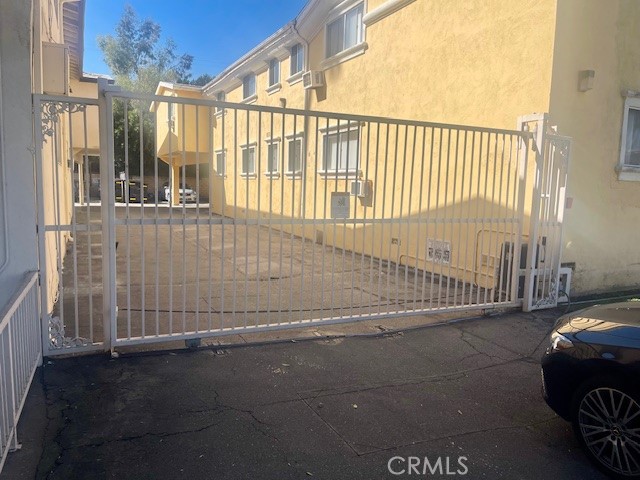 Detail Gallery Image 18 of 18 For 5105 Woodman Ave #3,  Sherman Oaks,  CA 91423 - 3 Beds | 2 Baths