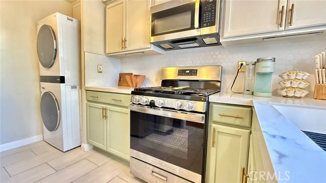 Detail Gallery Image 12 of 37 For 18350 Hatteras, Tarzana,  CA 91356 - 3 Beds | 2 Baths