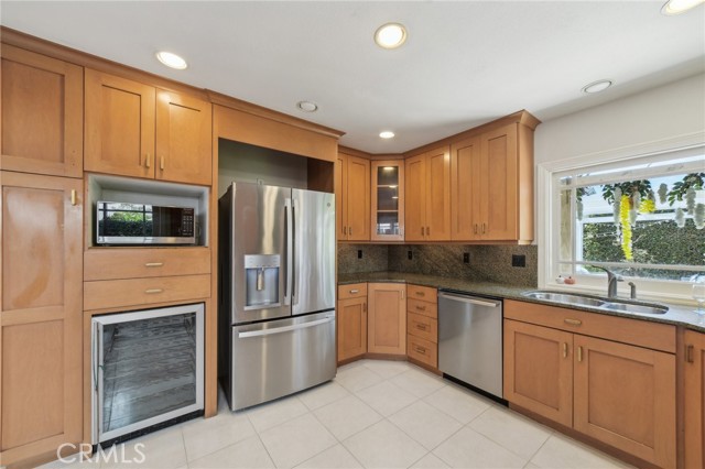 Detail Gallery Image 5 of 19 For 17675 Rainglen, Huntington Beach,  CA 92649 - 4 Beds | 2/1 Baths