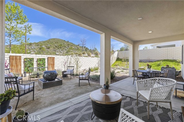 27774 Marquee Drive, Valencia CA: https://media.crmls.org/medias/e9f2ac27-eee6-41cc-b61d-644eacf26fb3.jpg