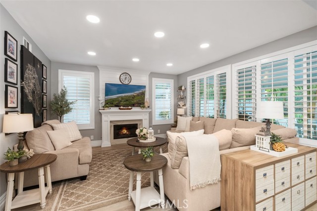 12 La Perla, Lake Forest CA: https://media.crmls.org/medias/e9f2d2b9-d157-4988-a284-469972dee36b.jpg