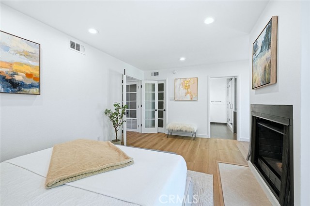 Detail Gallery Image 19 of 29 For 11601 Montana Ave #7,  Los Angeles,  CA 90049 - 2 Beds | 3 Baths