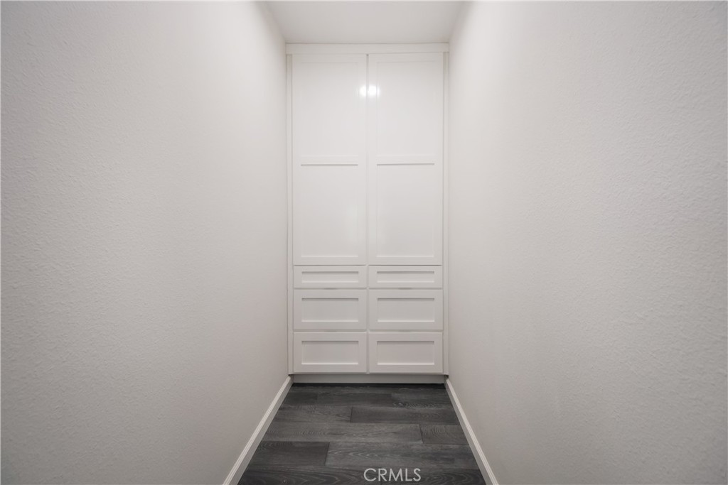 https://media.crmls.org/medias/e9f3dcbb-d9b1-4222-ba47-c6b6927c6c69.jpg?preset=X-Large