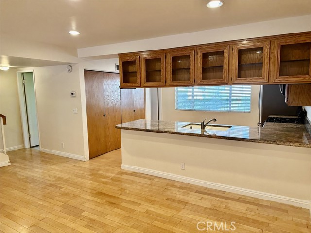 Detail Gallery Image 13 of 24 For 18354 Collins St #F,  Tarzana,  CA 91356 - 2 Beds | 2/1 Baths