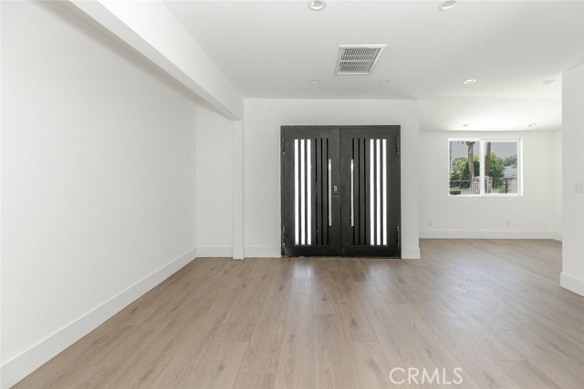Detail Gallery Image 16 of 33 For 18856 Calvert St, Reseda,  CA 91335 - 3 Beds | 2/1 Baths