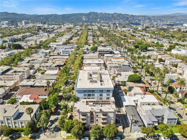 462 S Maple Drive, Beverly Hills CA: https://media.crmls.org/medias/e9f49ea7-8835-4cd2-86bf-05a6ccd82481.jpg