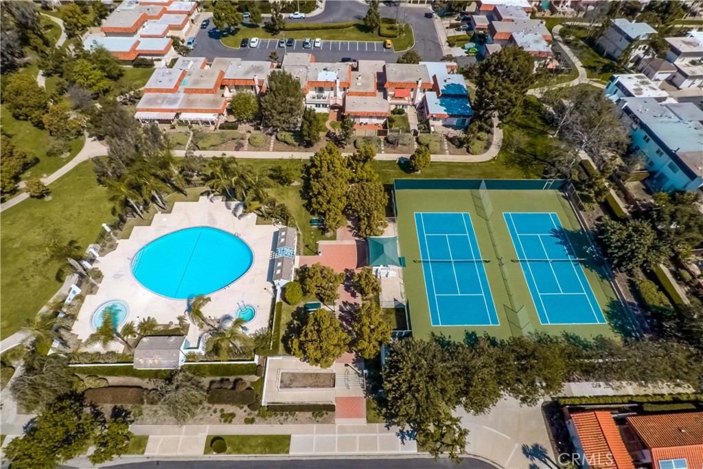 https://media.crmls.org/medias/e9f4fe9c-ae57-4671-8312-b38331725f97.jpg?preset=X-Large