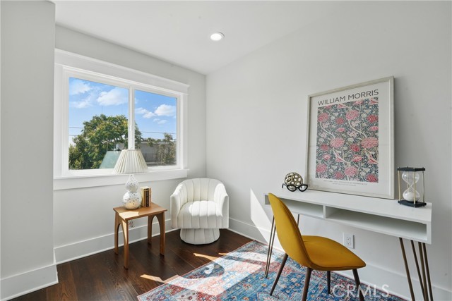2111 S Bronson Ave, Los Angeles CA: https://media.crmls.org/medias/e9f6dd99-45c9-424b-a409-7b0803670c79.jpg
