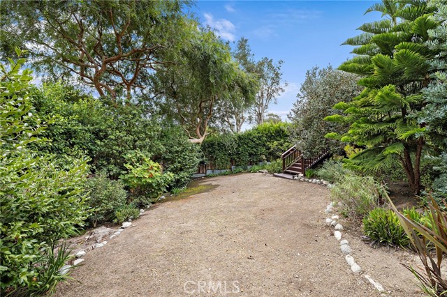 1304 Morningside Drive, Laguna Beach CA: https://media.crmls.org/medias/e9f6ecb2-b965-4294-b2d9-f1c923df90fb.jpg