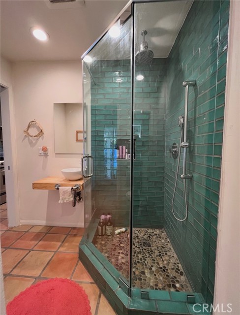 Detail Gallery Image 7 of 11 For 5311 Don Pio, Woodland Hills,  CA 91364 - 2 Beds | 2 Baths