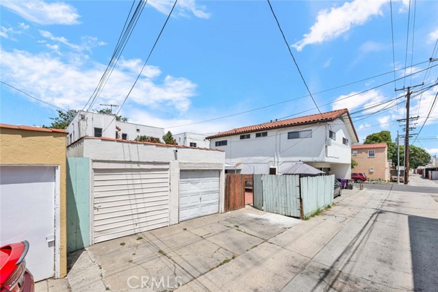 2184 Cedar Avenue, Long Beach CA: https://media.crmls.org/medias/e9f7c408-a000-4a4e-88a2-8c71da5aca84.jpg
