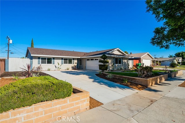 Image 2 for 305 E Rancho Rd, Corona, CA 92879