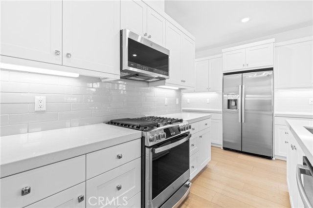 Detail Gallery Image 13 of 39 For 410 Lobata, Irvine,  CA 92618 - 4 Beds | 3/1 Baths