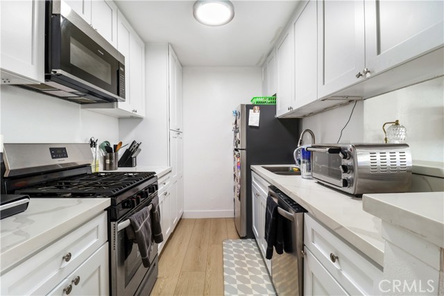 Detail Gallery Image 9 of 16 For 5700 Etiwanda, Tarzana,  CA 91356 - 3 Beds | 2 Baths