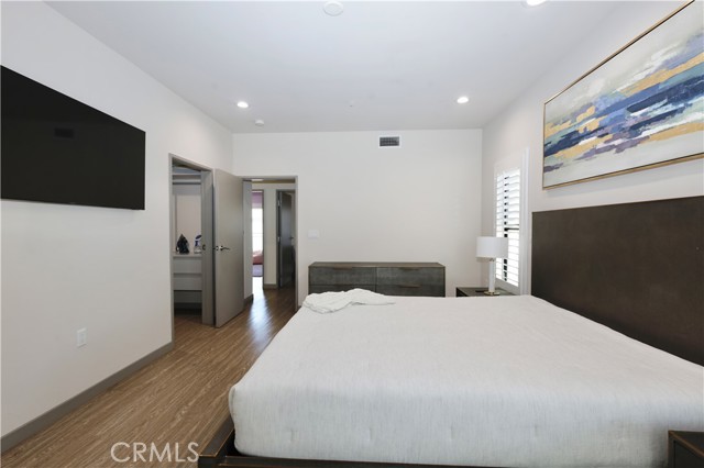 Detail Gallery Image 9 of 20 For 18703 Redwing St, Tarzana,  CA 91356 - 3 Beds | 2/1 Baths