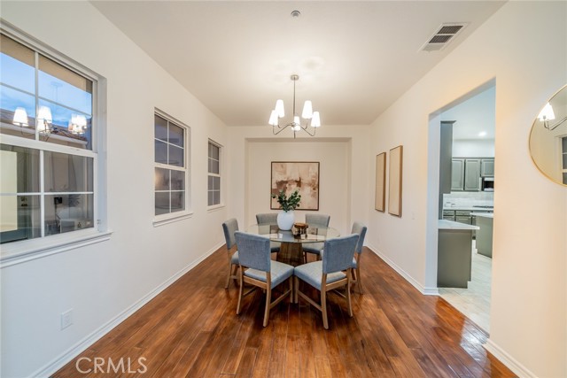 Image 14 of 49 For 581 La Salle Street