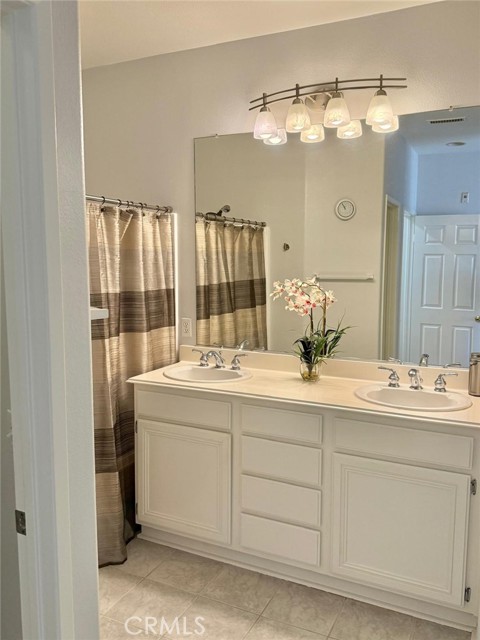21 Veneto Lane, Aliso Viejo CA: https://media.crmls.org/medias/e9fbe5dd-b9e4-4fc7-9dd8-bbff469a248e.jpg