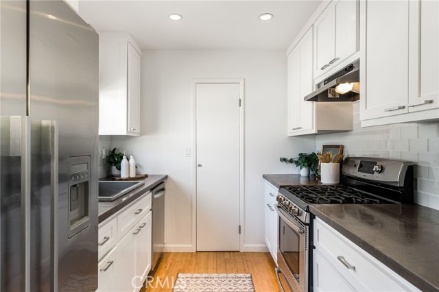 Detail Gallery Image 5 of 26 For 1741 Tustin Ave 5c,  Costa Mesa,  CA 92627 - 3 Beds | 2 Baths