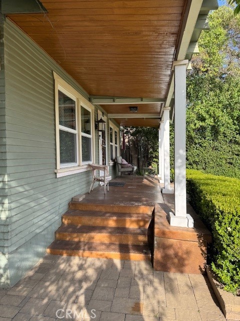 425 W Lime Avenue, Monrovia CA: https://media.crmls.org/medias/e9fc3ee8-ab89-43b8-bfa0-090ccb58f18b.jpg
