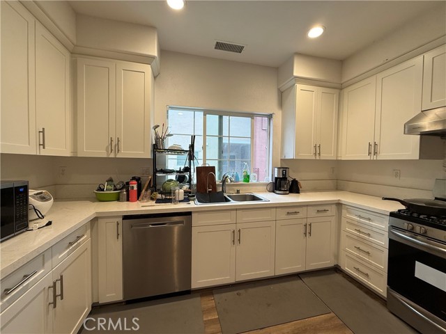 Detail Gallery Image 18 of 29 For 12762 Torch St #C,  Baldwin Park,  CA 91706 - 3 Beds | 4 Baths