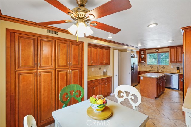 Detail Gallery Image 24 of 53 For 5305 White Oak Ave #D,  Encino,  CA 91316 - 3 Beds | 2/1 Baths