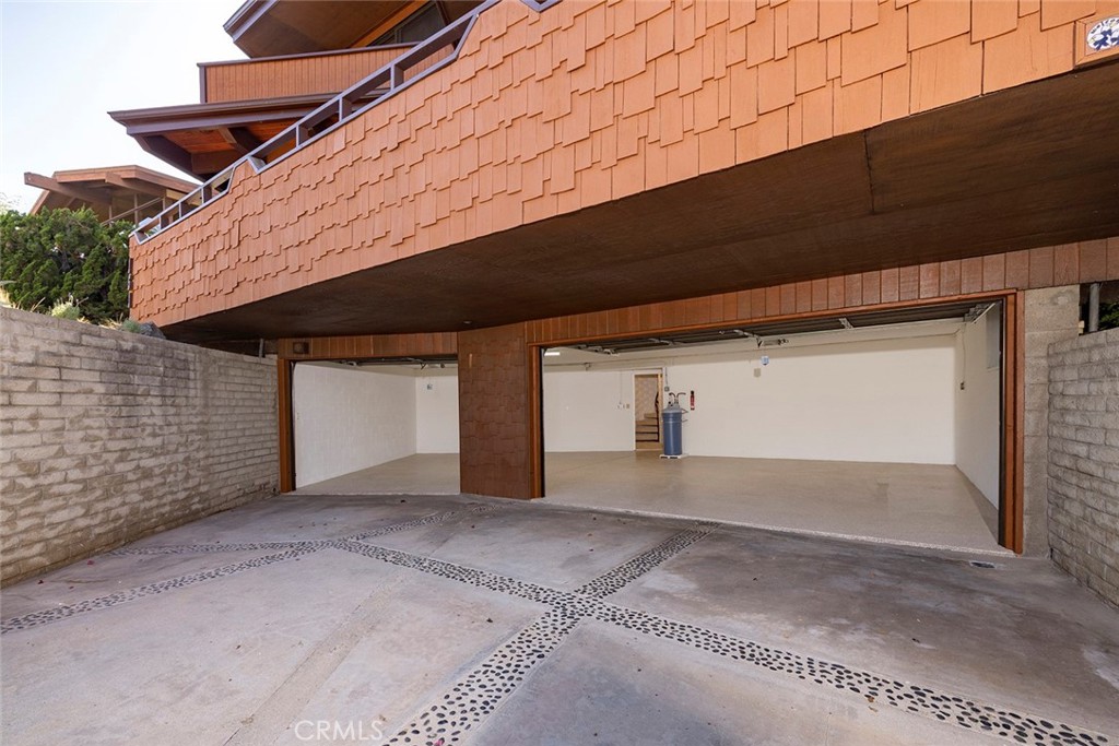 Three Car Garage