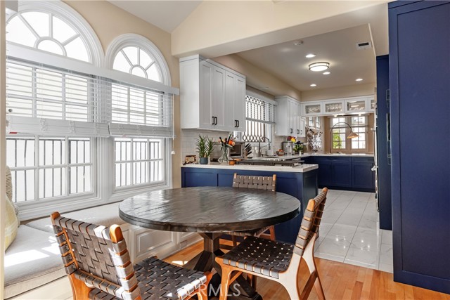 Detail Gallery Image 12 of 33 For 336 10th St, Manhattan Beach,  CA 90266 - 5 Beds | 4 Baths