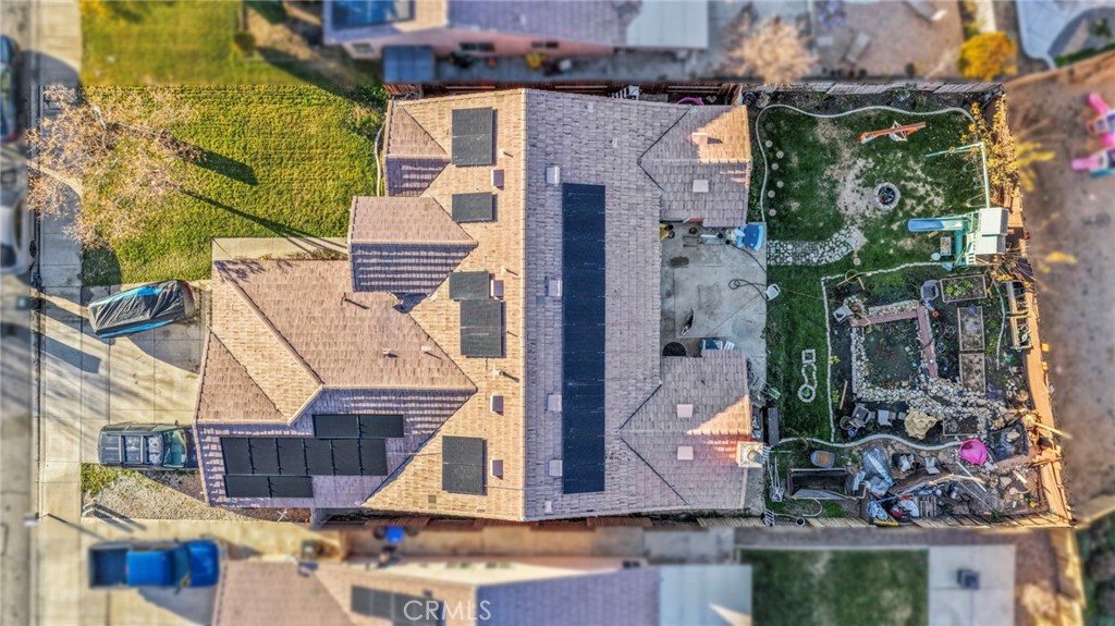 https://media.crmls.org/medias/e9feca44-4d75-4740-8b9c-4f98fb8d4de9.jpg?preset=X-Large