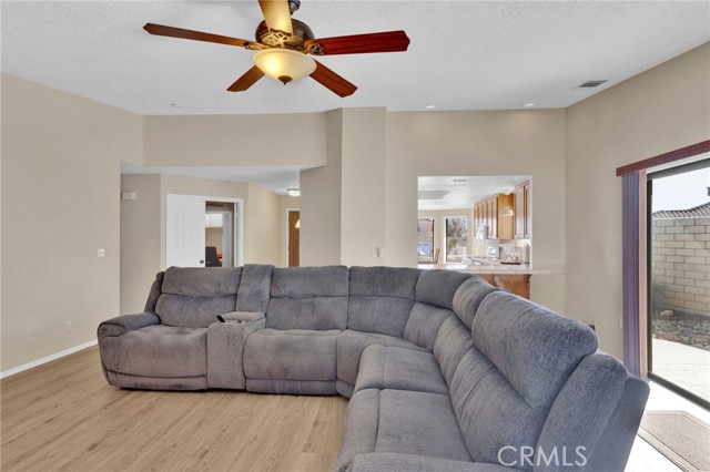 Detail Gallery Image 12 of 46 For 12790 Amberwood, Victorville,  CA 92395 - 3 Beds | 2 Baths