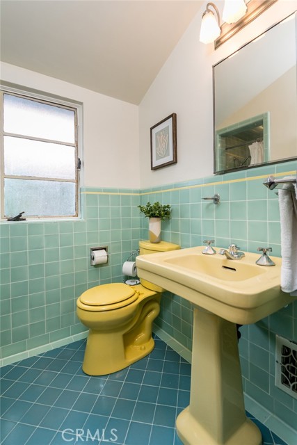 Detail Gallery Image 24 of 34 For 3554 Yorkshire Rd, Pasadena,  CA 91107 - 2 Beds | 2 Baths