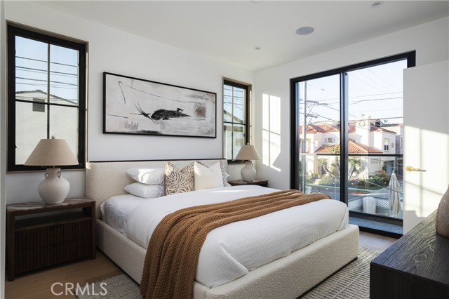 Detail Gallery Image 10 of 22 For 519 1/2 Narcissus Ave #B,  Corona Del Mar,  CA 92625 - 2 Beds | 2/1 Baths