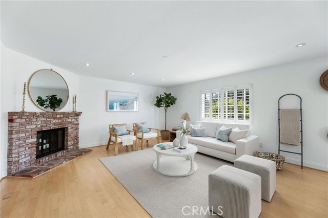 Detail Gallery Image 3 of 36 For 1421 12th St #1,  Manhattan Beach,  CA 90266 - 2 Beds | 2/1 Baths