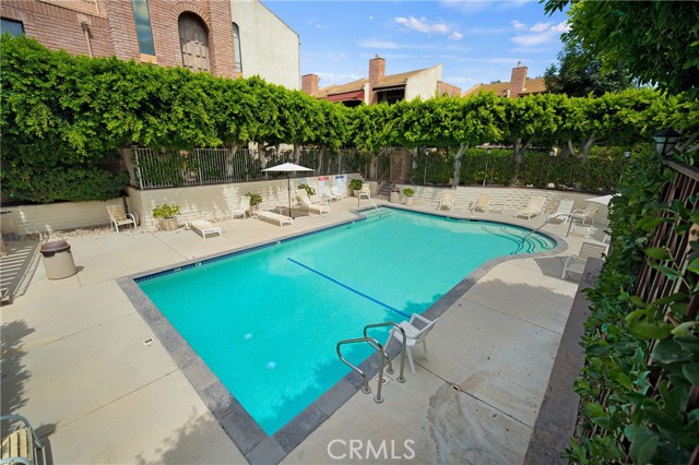 Detail Gallery Image 44 of 46 For 5240 Yarmouth #4,  Encino,  CA 91316 - 3 Beds | 3 Baths