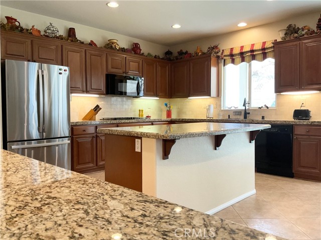 Detail Gallery Image 16 of 73 For 7123 Hidden Ct, Highland,  CA 92346 - 4 Beds | 3 Baths