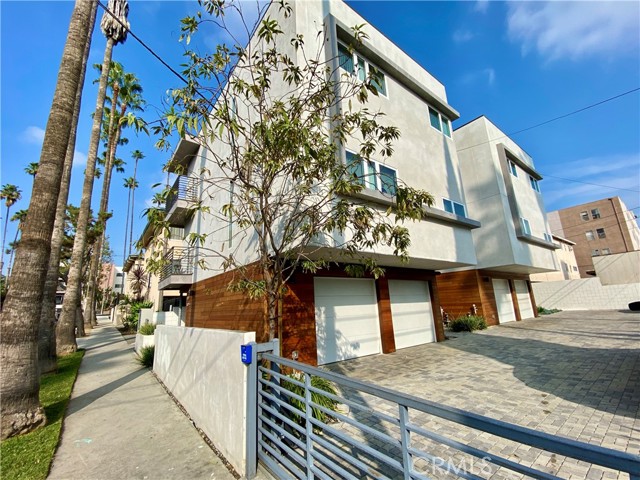 1804 N Serrano AVE