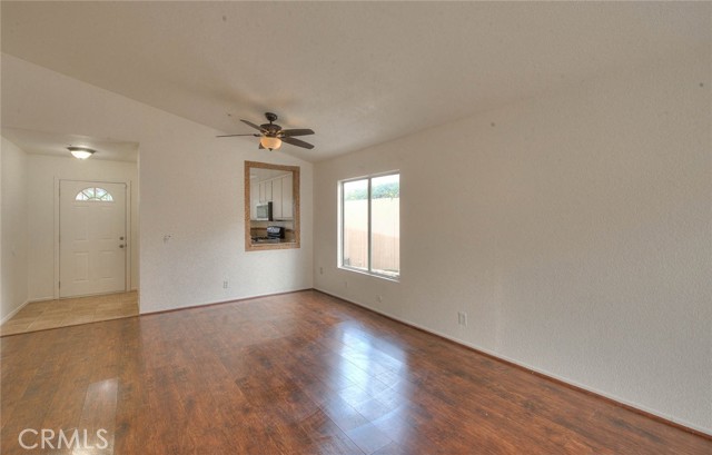 14319 Weeping Willow Lane, Fontana CA: https://media.crmls.org/medias/ea024cdf-7145-4aa9-9ba1-4a48ab218dee.jpg