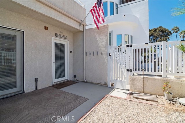 40 15th Street, Hermosa Beach CA: https://media.crmls.org/medias/ea06378e-fdc9-4201-b901-0aaddc3f4400.jpg