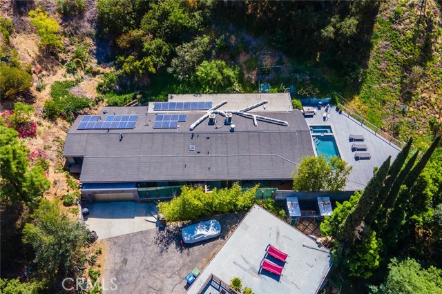 2420 Bowmont Drive, Beverly Hills CA: https://media.crmls.org/medias/ea066d8c-5810-4c81-bd0a-4b6aa28025ec.jpg