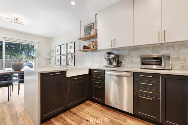 Detail Gallery Image 5 of 23 For 390 Deerfield, Irvine,  CA 92606 - 2 Beds | 1/1 Baths