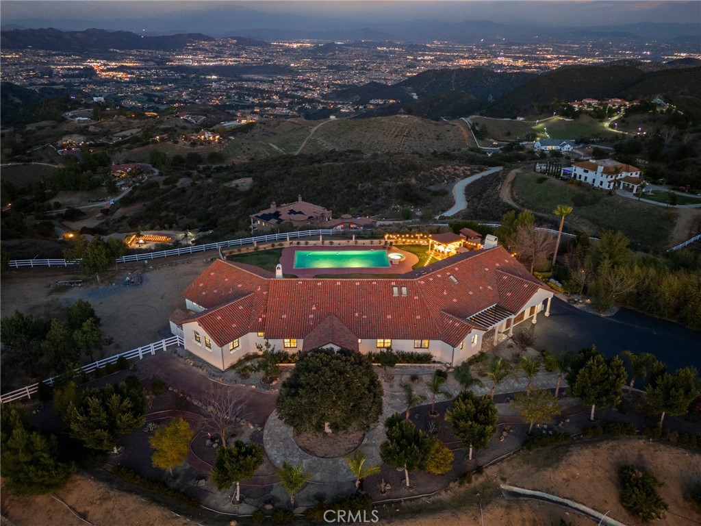 https://media.crmls.org/medias/ea06f5b8-aa0a-4758-8afc-d3a66ef11281.jpg?preset=X-Large