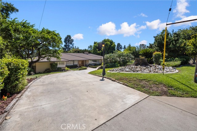 840 W Orange Grove Avenue, Arcadia CA: https://media.crmls.org/medias/ea07fb21-d711-4e52-a9f2-8debc7f773b2.jpg