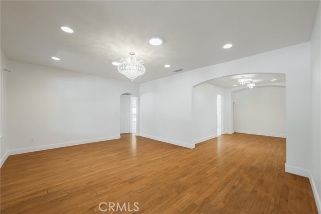 164 S Berkeley Avenue, Pasadena CA: https://media.crmls.org/medias/ea082416-eca2-47e3-a6eb-8c025cd8988c.jpg