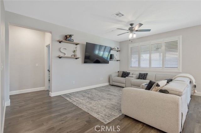 Detail Gallery Image 10 of 41 For 3531 E Laura Ct, Visalia,  CA 93292 - 3 Beds | 2 Baths