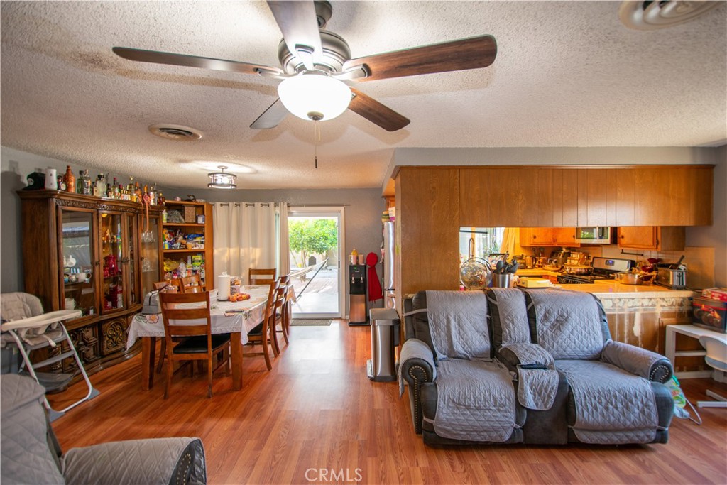 https://media.crmls.org/medias/ea09a522-397d-43b8-ae4f-7d2cb7331edc.jpg?preset=X-Large