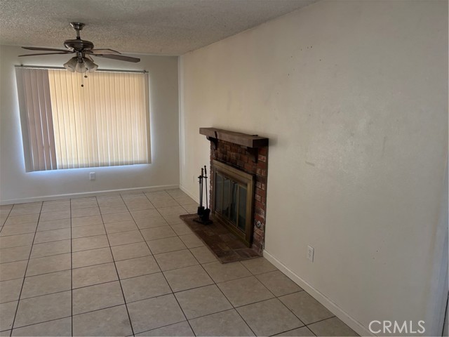 Detail Gallery Image 2 of 15 For 21320 Santa Barbara Dr, Tehachapi,  CA 93561 - 3 Beds | 2 Baths