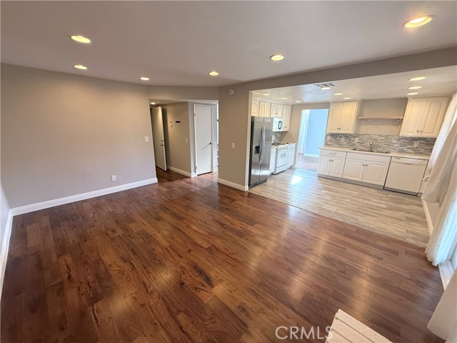 Detail Gallery Image 9 of 29 For 6 Pepper Ct, Inglewood,  CA 90302 - 4 Beds | 2/1 Baths